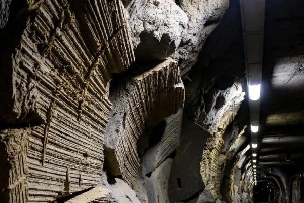 Desmonte de Rochas por Serração na Abertura de Túneis